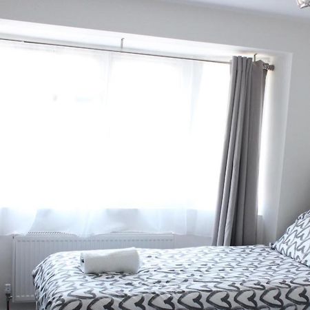 Exquisite And Modern 2 Bed Maisonette Harmondsworth Exterior photo