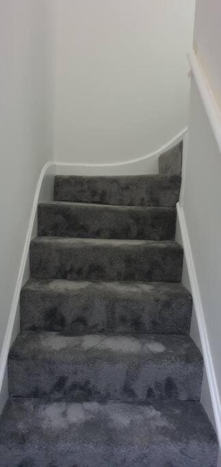 Exquisite And Modern 2 Bed Maisonette Harmondsworth Exterior photo