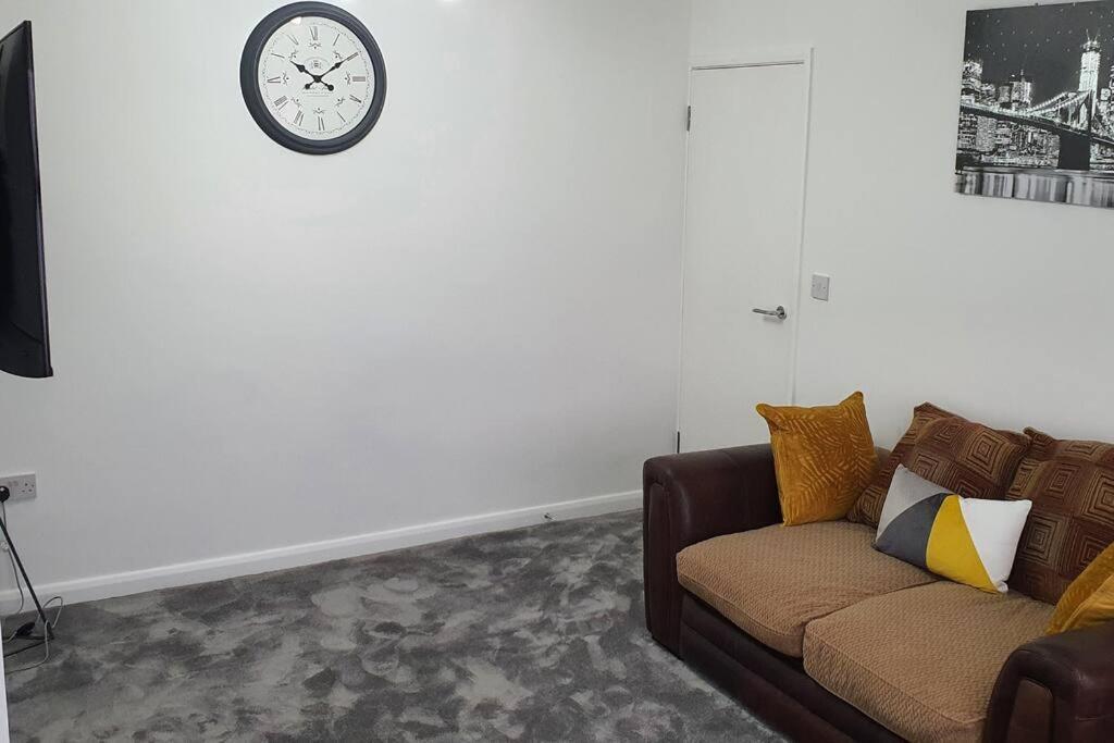 Exquisite And Modern 2 Bed Maisonette Harmondsworth Exterior photo